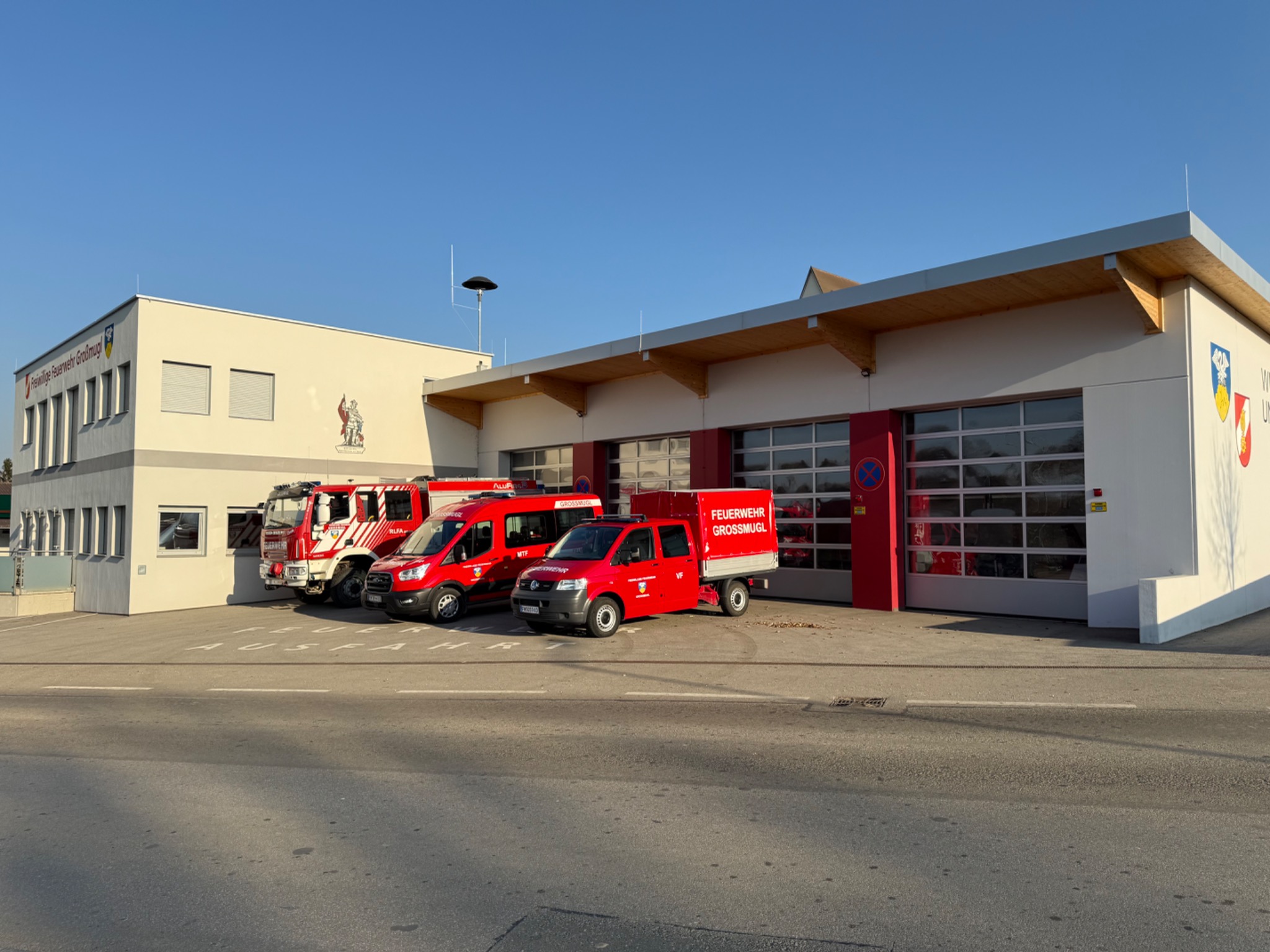 Feuerwehrhaus Großmugl mit unseren Einsatzfahrzeugen