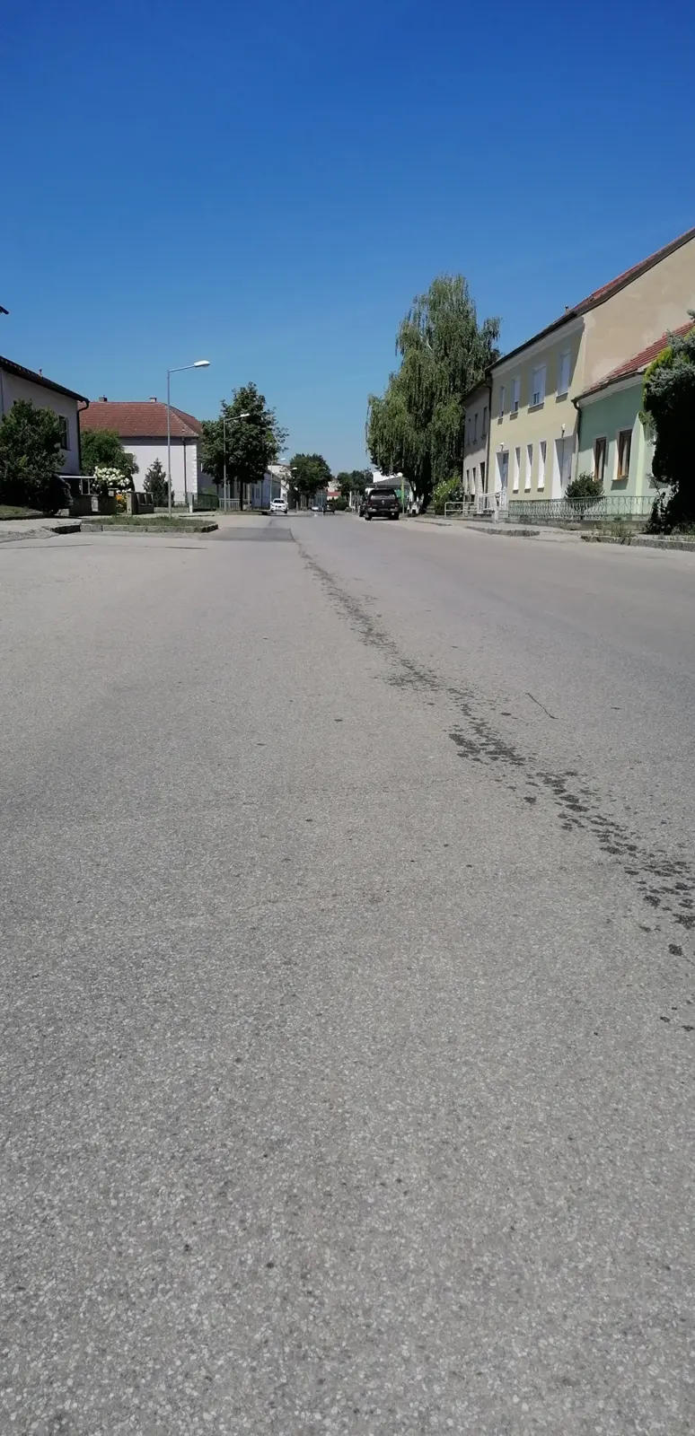 Ölspur in Großmugl