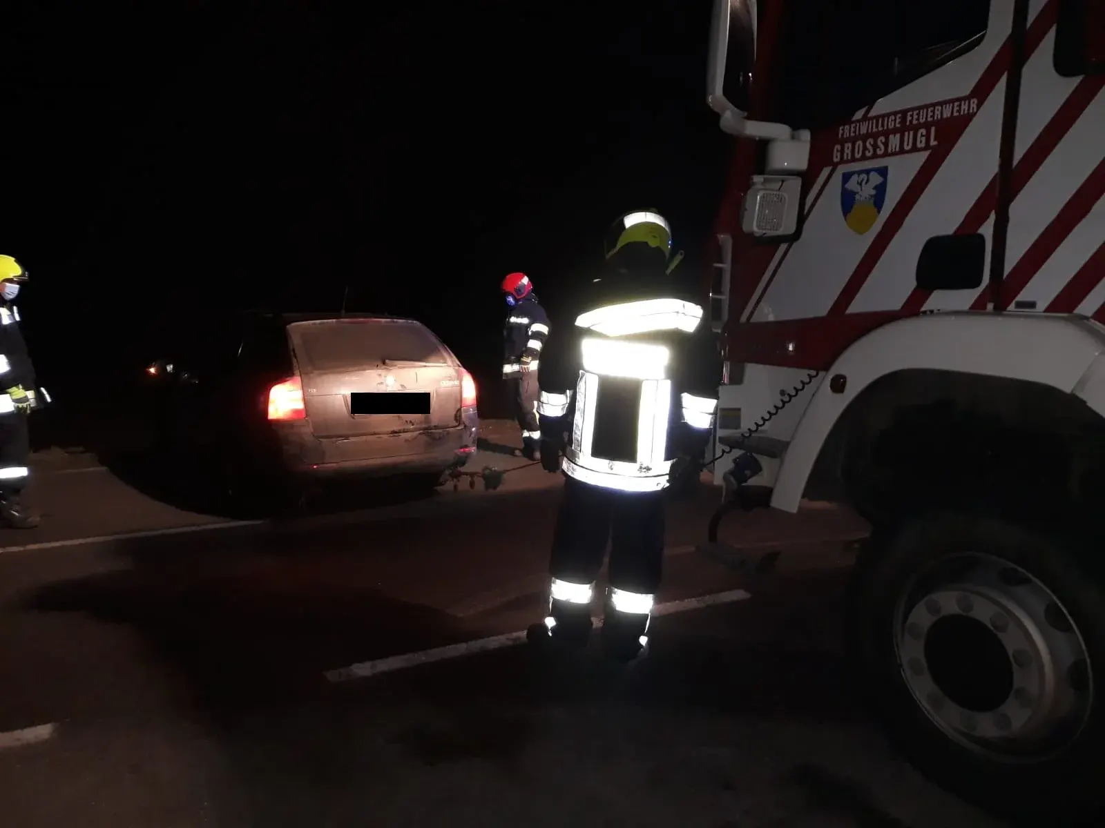Fahrzeugbergung nach Verkehrsunfall bei Roseldorf