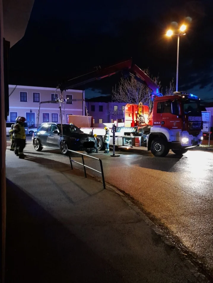 PKW-Bergung beim Marktplatz